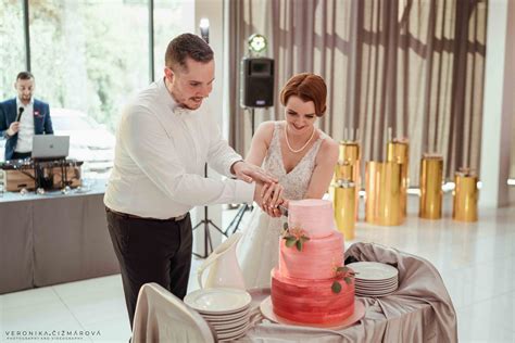 Schéma viacúrovňového stojana na svadobnú tortu