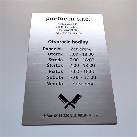 Tabuľka s otváracími hodinami reštaurácie Garage