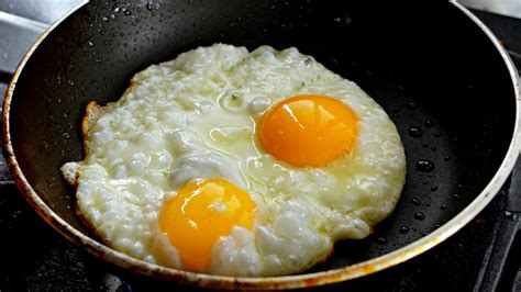 Pečené vajcia v zeleninovej miske