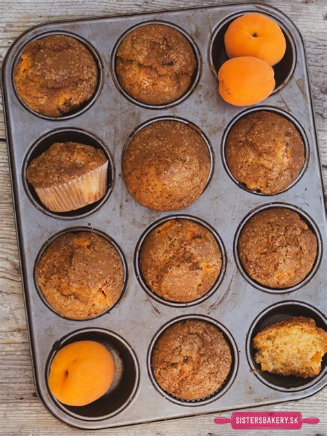 Marhuľové muffiny s rôznymi posýpkami