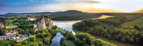 Panoráma Senca so Slnečnými jazerami a okolitou prírodou
