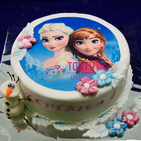 Torta s motívom Frozen zdobená jedlou oplátkou