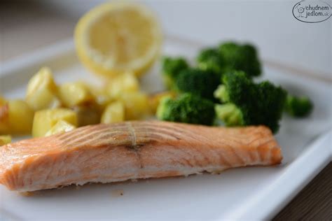 Fotografia hotového jedla: losos s brokolicou a zemiakmi