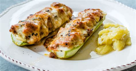 Zapekaná cuketa plnená mäsovou zmesou a syrom