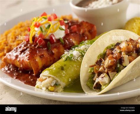 Rôzne druhy plnených tortíl: Taco, Burrito, Enchilada