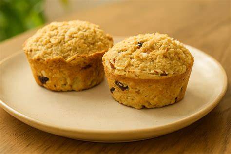 Zdravé ingrediencie na muffiny: ovsené vločky, jablká, orechy a sušené ovocie