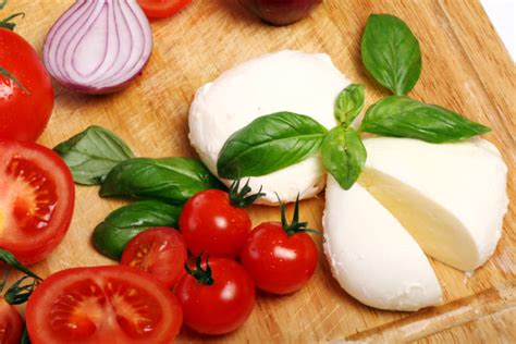 Rozdiel medzi mozzarellou z byvolieho mlieka a mozzarellou z kravského mlieka