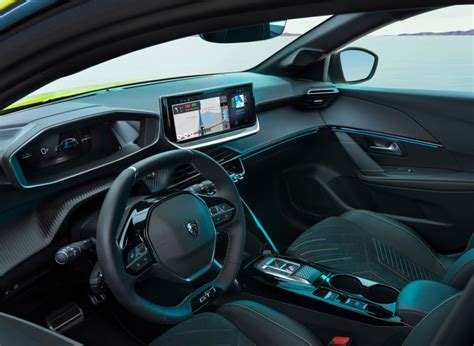 Peugeot 3008 s LED denným svietením v tvare levích zubov
