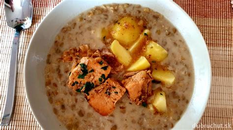 Tanier s pečeným bravčovým kolenom, typickým denným menu