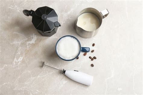 Porovnanie rôznych druhov napeňovačov mlieka