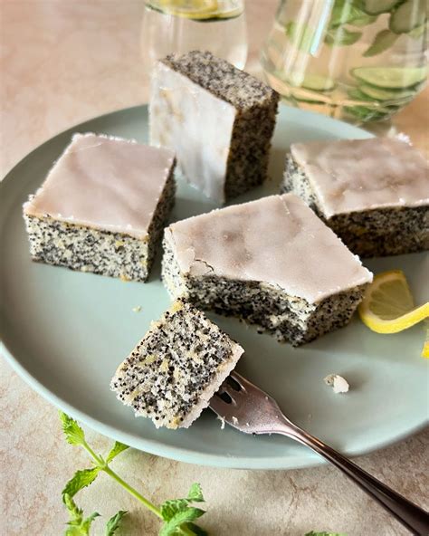 Žihľavový koláč s citrónovou polevou