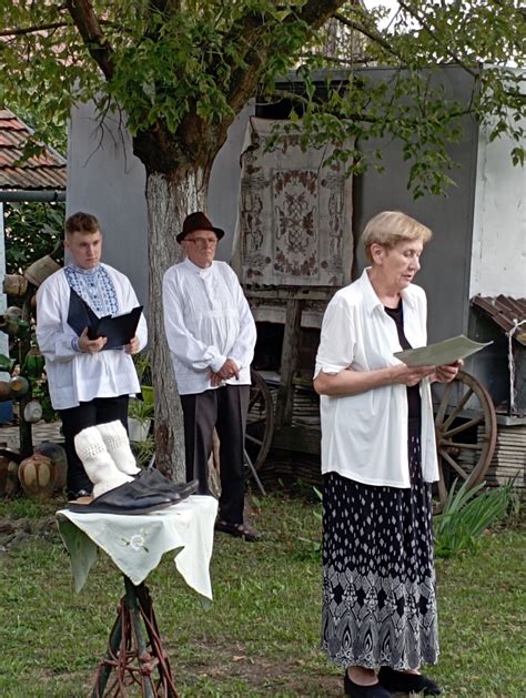 Scéna z tradičných husacích hodov v Slovenskom Grobe