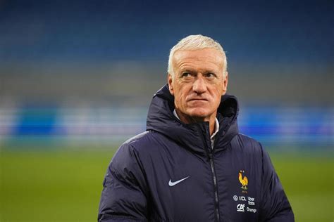 Didier Deschamps počas trénerskej práce s francúzskym národným tímom