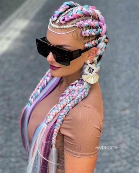 Rôzne vlasové doplnky pre festivalové účesy