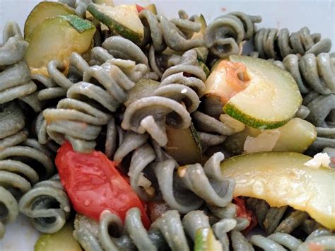 Cestoviny zafarbené spirulinou