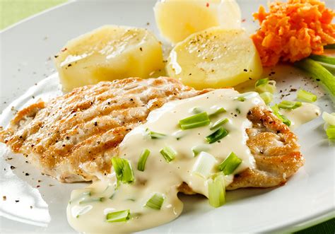 Kuracie steaky s omáčkou z karamelizovanej cibule