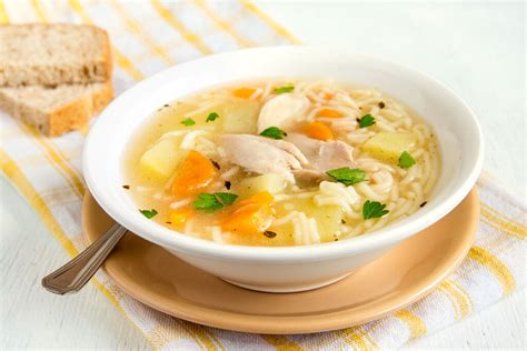 Slepačia polievka s frkaculami a zeleninou