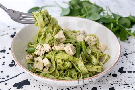 Pesto zo žeruchy podávané s cestovinami