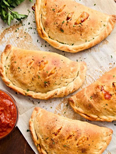 Pizza Calzone v tvare polkruhu