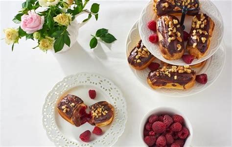Éclairs s parížskym krémom a malinami