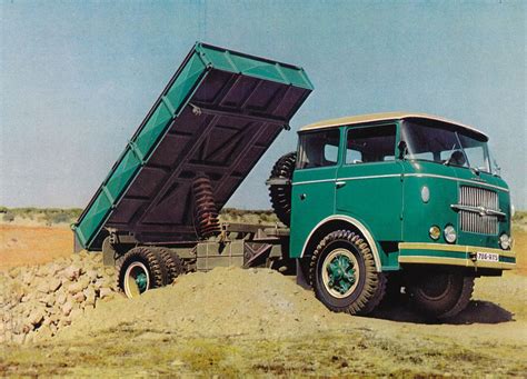 Staré nákladné auto Škoda 706