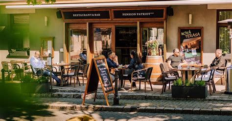 Interiér tradičnej slovenskej reštaurácie v centre mesta