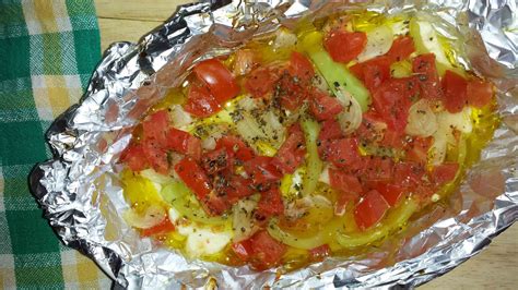Zapečená feta so zeleninou a olivovým olejom