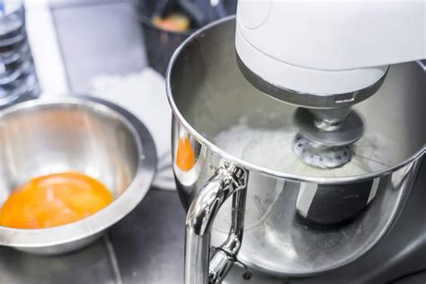 Ilustrácia kysnutého cesta v kuchynskom robote