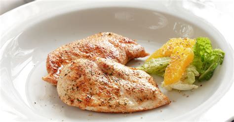 Šťavnatý kurací steak s čerstvými bylinkami