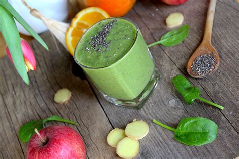 Zelené smoothie s jablkom, uhorkou, citrónom a špenátom