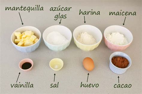 Ilustrácia vrstvených suchých ingrediencií vo fľaši na výrobu cookies