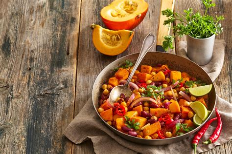 Zmes tekvicovej chilli omáčky s rôznymi prísadami