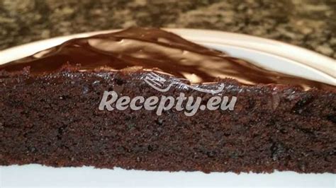 Výsledný koláč s ovocnou polevou