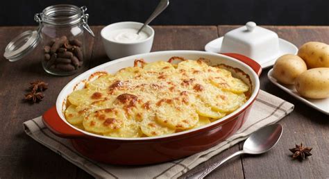 Zapekané zemiaky Gratin de pommes de terre s chrumkavou kôrkou