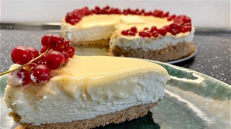 Cheesecake s bielou čokoládou a ovocím