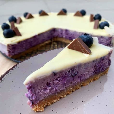 Hotový čučoriedkový cheesecake s polevou