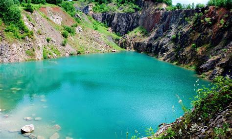 Tyrkysová voda jazera Beňatina