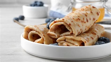 Ingrediencie na palacinkové cesto: múka, vajcia, mlieko