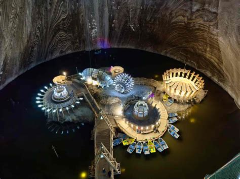 Jazero v soľnej bani Salina Turda