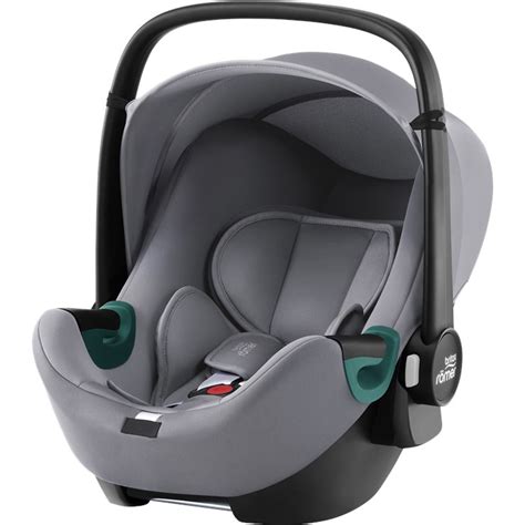 Vajíčko Britax Römer pripojené ku kočíku pomocou adaptérov
