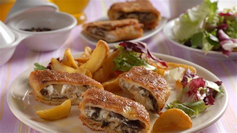 Vyprážané palacinky s hubovou plnkou