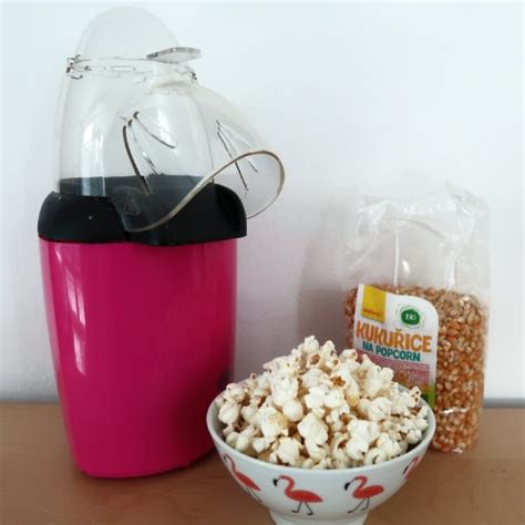 Príprava popcornu v hrnci s pokrievkou