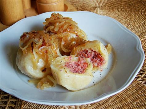 Zemiakové guľky plnené mäsom a syrom