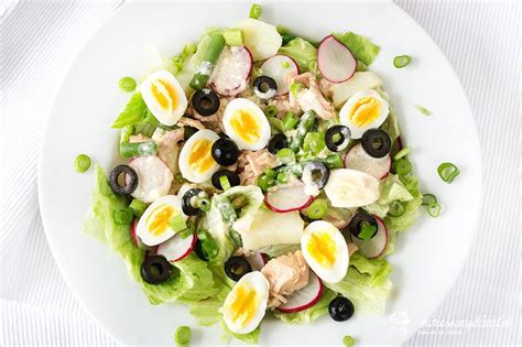 Šalát Nicoise s uvarenými vajíčkami