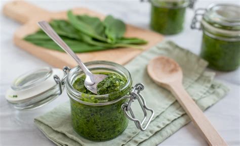Domáce pesto z medvedieho cesnaku