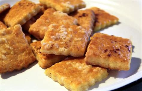 Parmezánové krekry na syrovom tanieri