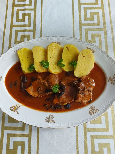 Miska s mäsovým ragú