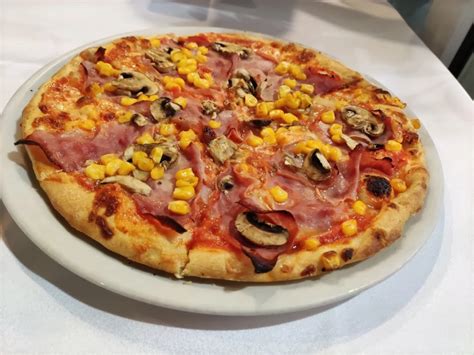 Výber talianskych jedál vrátane pizze v Maranello Ristorante