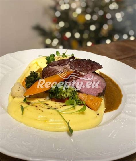 Ilustrácia taniera s teľacím steakom, bulgurom a dusenou zeleninou