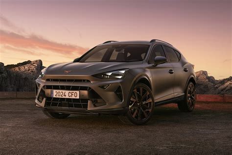 Cupra Formentor на гірській дорозі